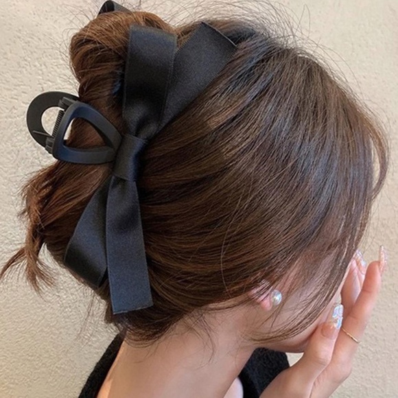Classic Black Bow Large Claw Clip - Picture 1 of 4